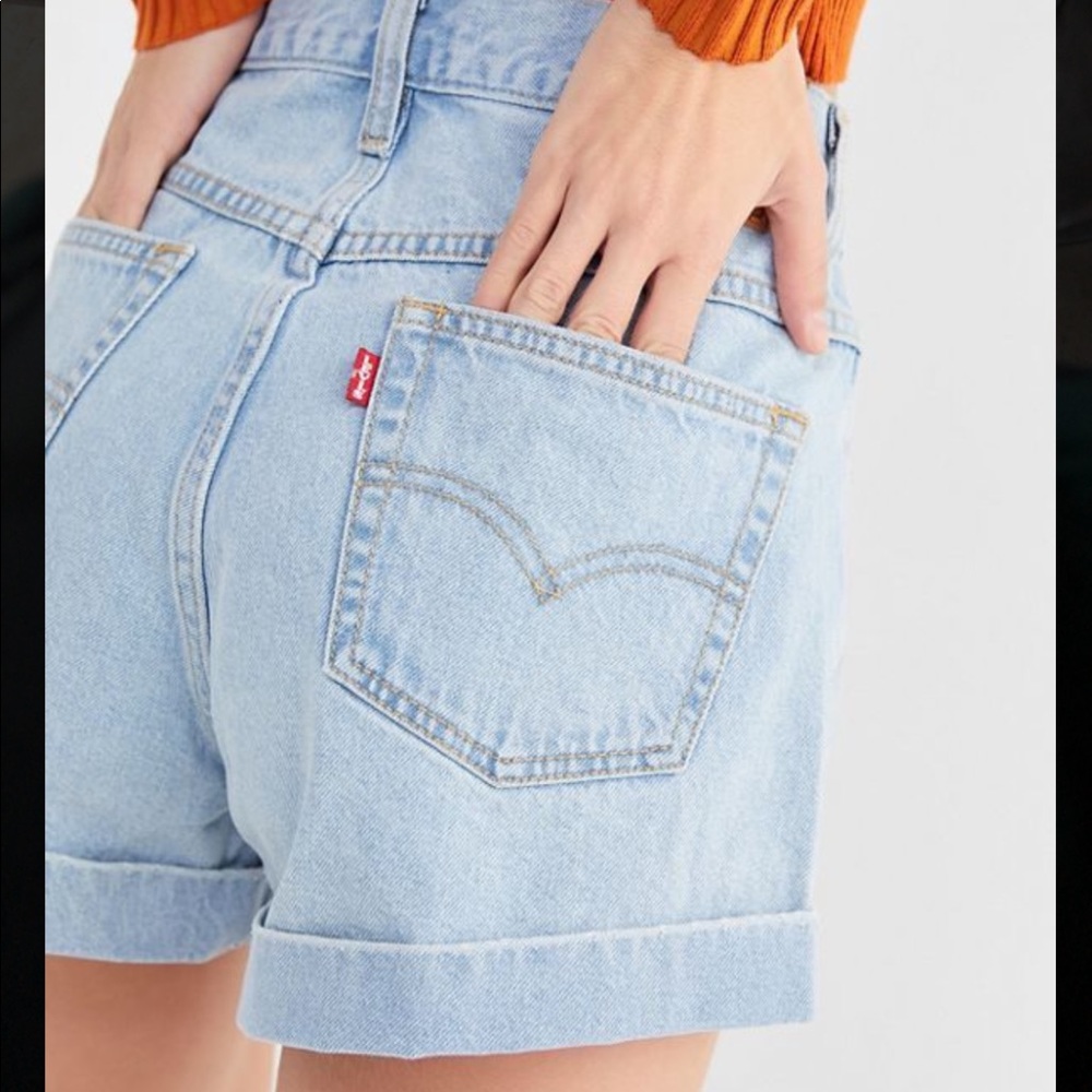 Levi’s High-Waisted Mom Short